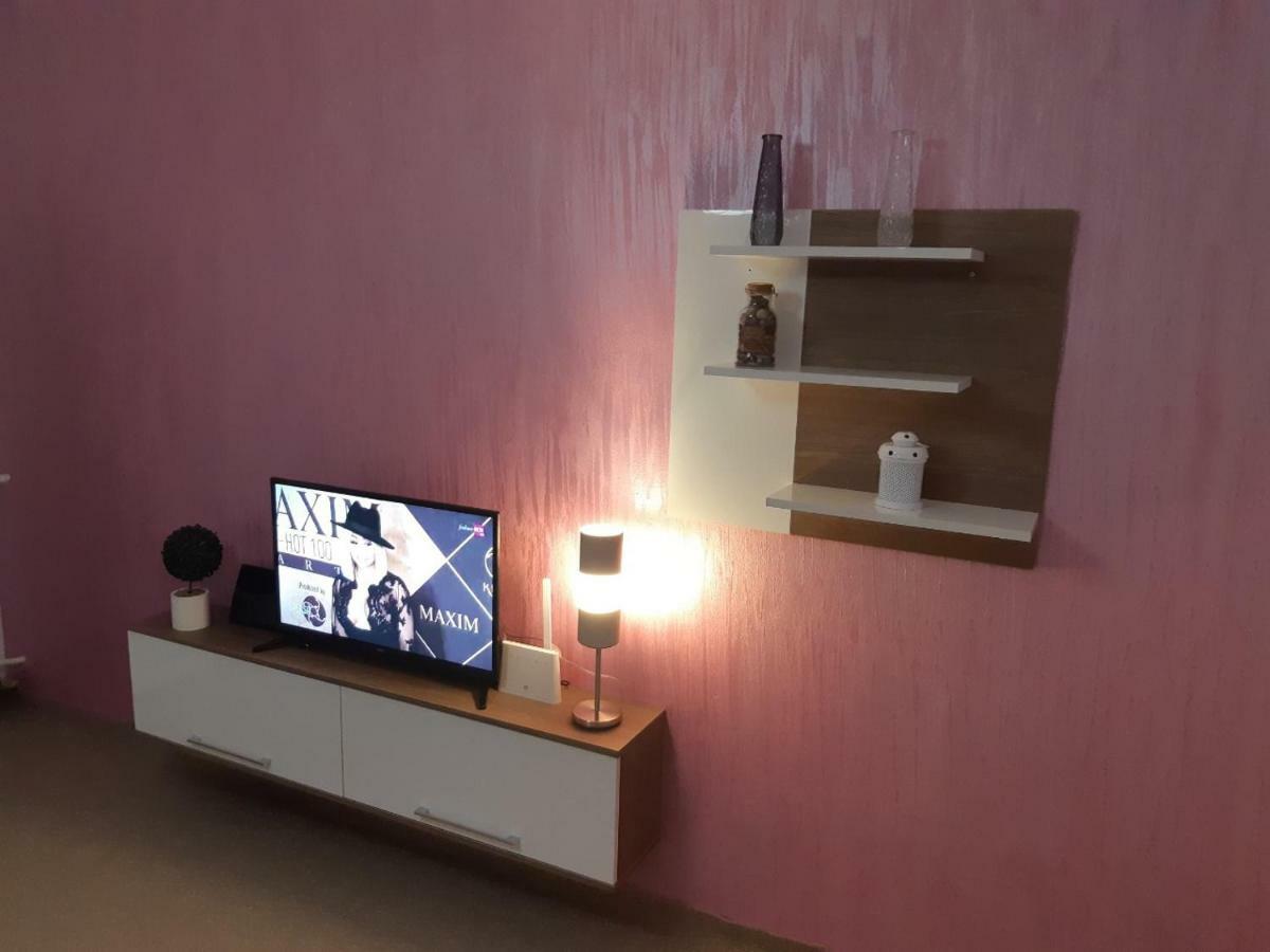Apartment No. 5 Cacak Luaran gambar